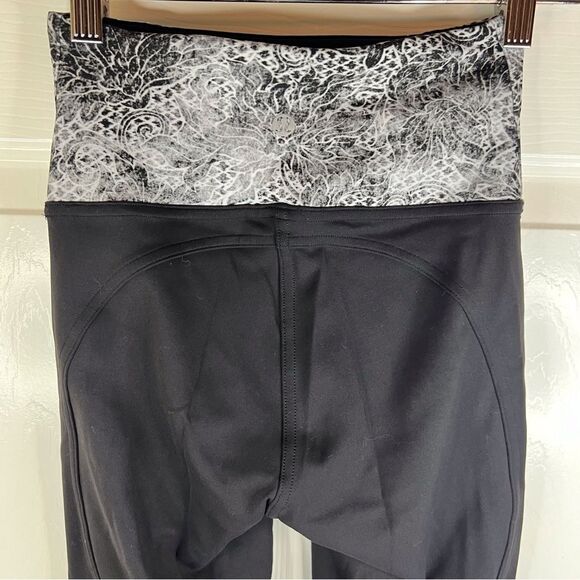 Lululemon Sweat and Repeat Crop Sz 2 Flattering Comfy Black Sterigraph Starlight - Picture 4 of 10